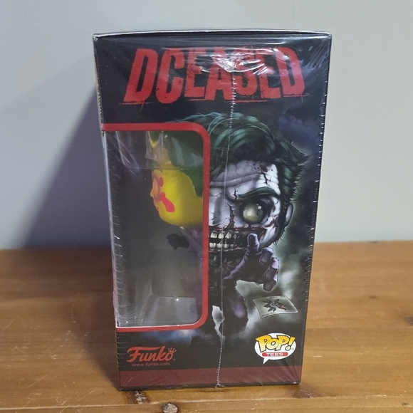 Funko DCeased Pop Tee and Figure Set - Black and Yellow JOKER - Picture 2 of 7